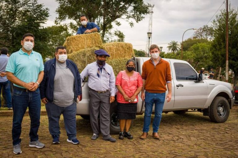 Cerro Corá: entregaron suplementos forrajeros a productores caprinos y ovinos