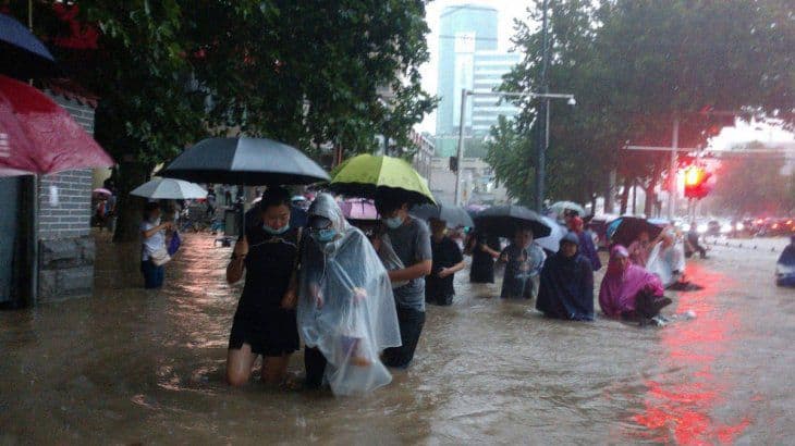 China: al menos 12 muertos y más de 10 mil evacuados por "históricas" lluvias
