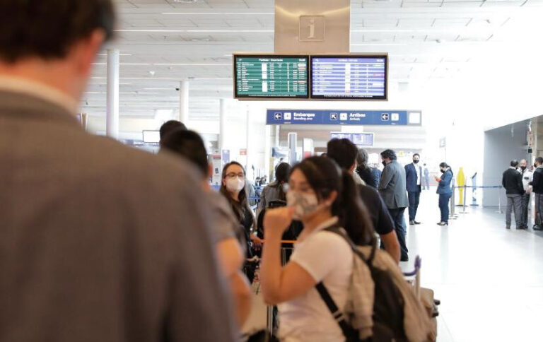El Gobierno nacional ampliará en forma escalonada el cupo de pasajeros que pueden ingresar al país