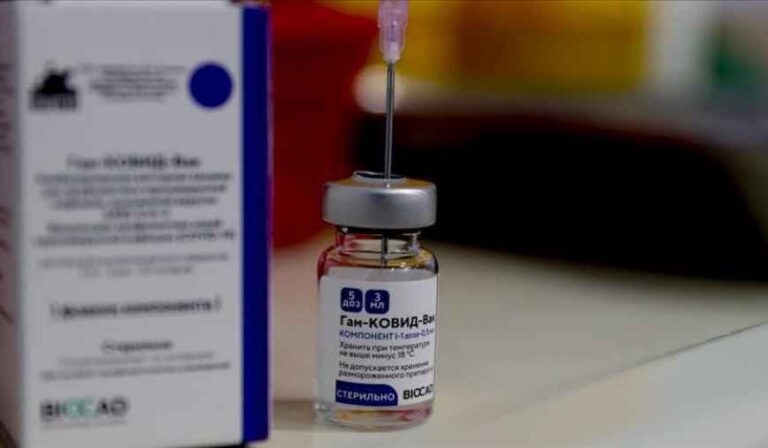Rusia comenzó con los ensayos para combinar vacunas Sputnik y AstraZeneca