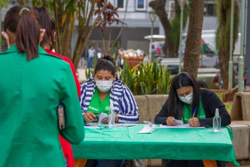 Se aplicaron más de mil vacunas contra el Covid-19 en plazas céntricas de Posadas 3 6 - vacunacion Covid 19 5 - 5
