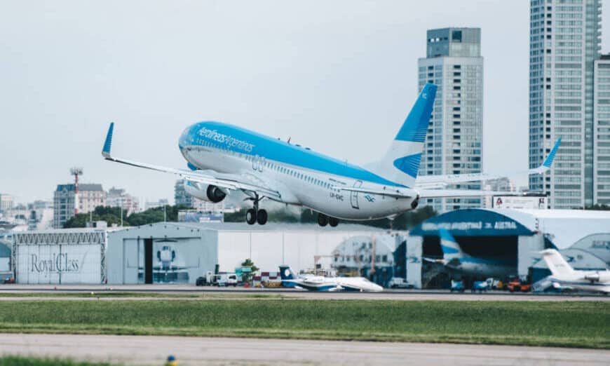 Partió el segundo vuelo para traer vacunas Sinopharm