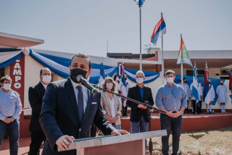 El Gobernador inauguró un nuevo centro cívico y anunció más obras para Campo Ramón