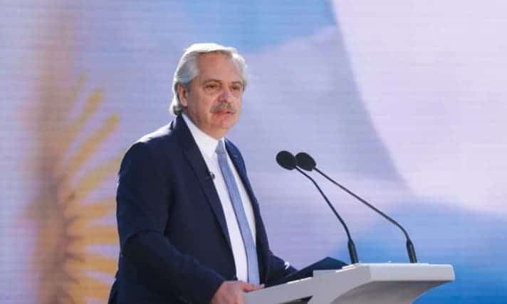 Fernández: “La gente debe tener trabajo digno en vez de planes sociales”
