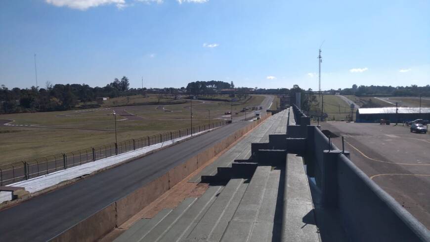 Posadas: ejecutan trabajos de mantenimiento en el autódromo Rosamonte para el TC que se correrá el 22 de agosto