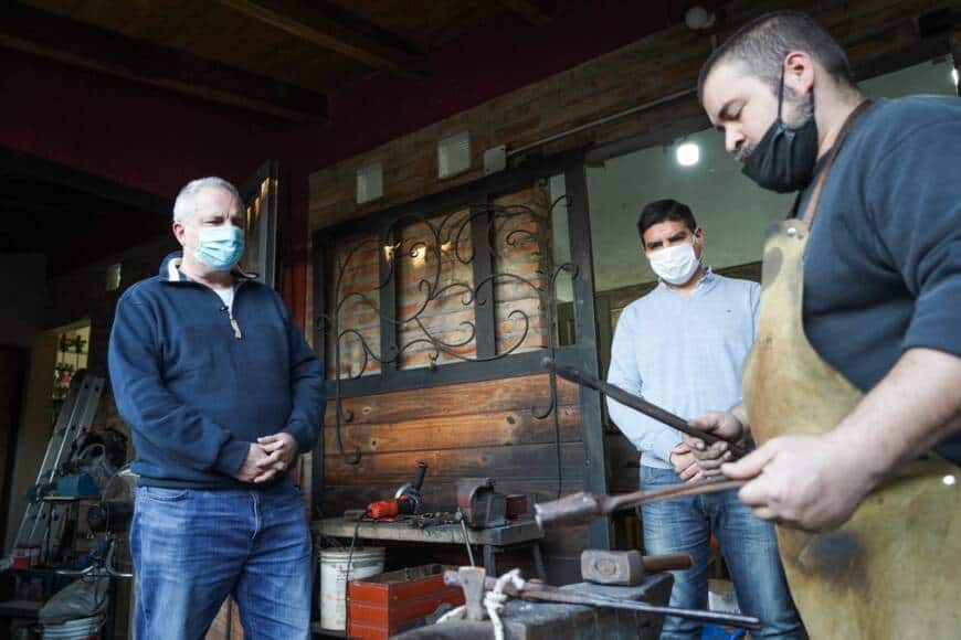Passalacqua y Meza visitaron a fabricante de cuchillos artesanales en Posadas