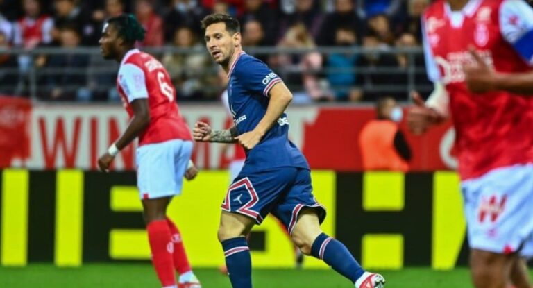 Messi debutó en el PSG y su equipo derrotó 2-0 a Reims por la liga francesa