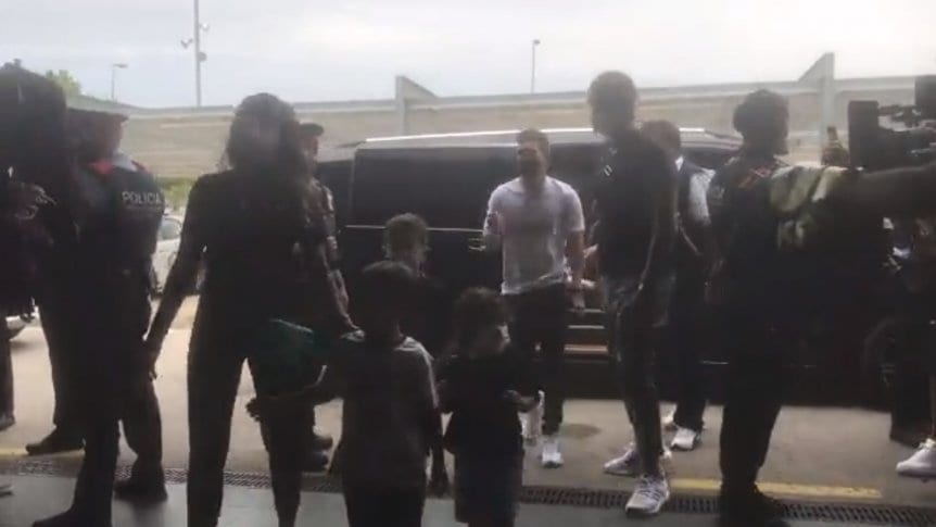 Messi viaja de Barcelona a París para firmar con el PSG