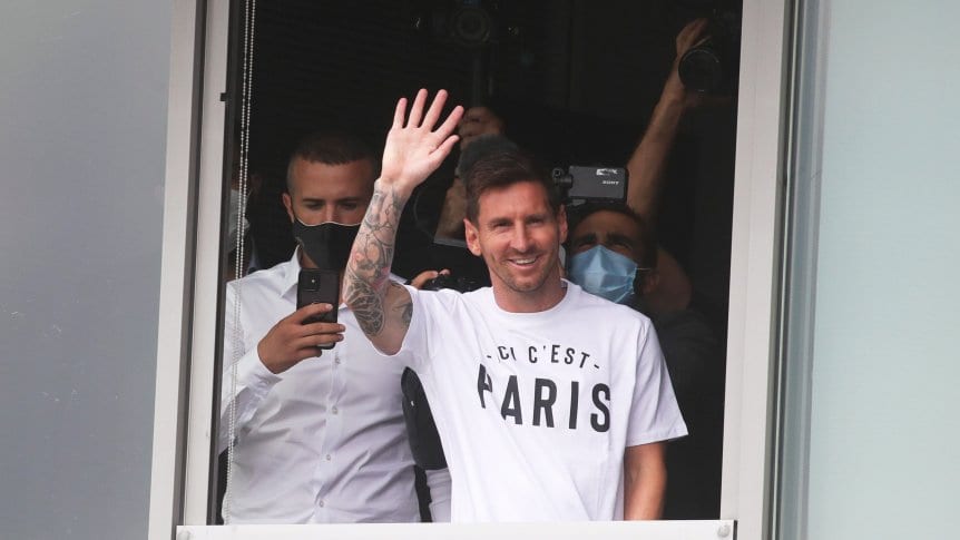 Messi arribó a París junto a su familia para sumarse al PSG