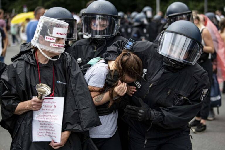 Alemania: disturbios y 500 detenidos tras protestas contra las restricciones impuestas por la pandemia