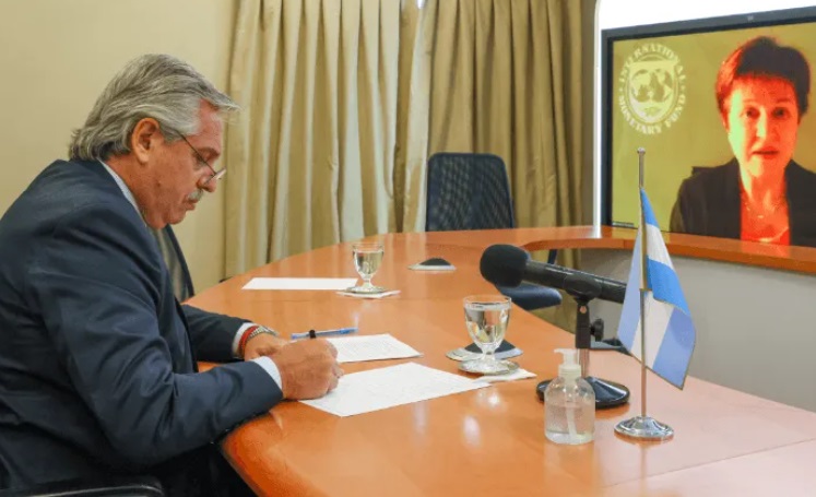 Fernández: "Antes del FMI tengo que pagar un montón de deuda social"