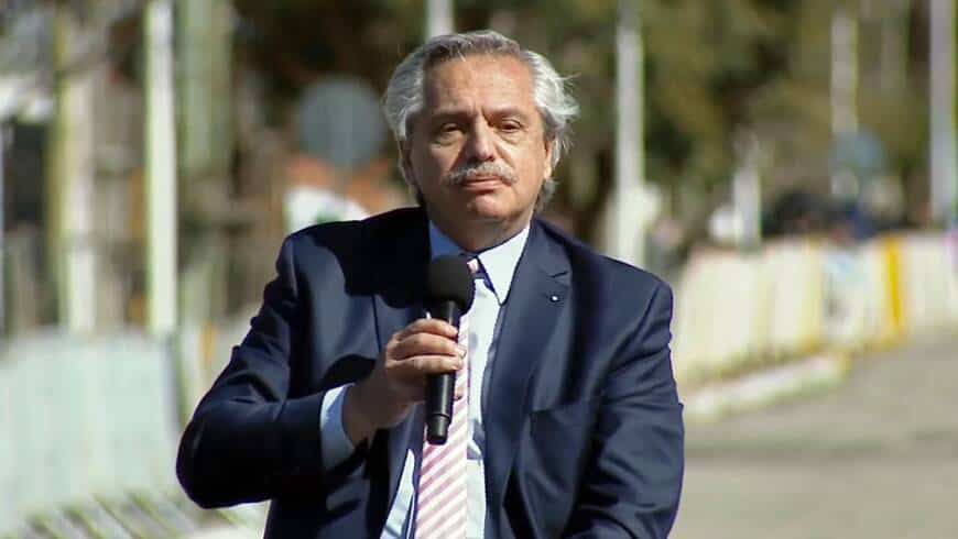 Fernández inauguró 100 obras públicas en todo el país