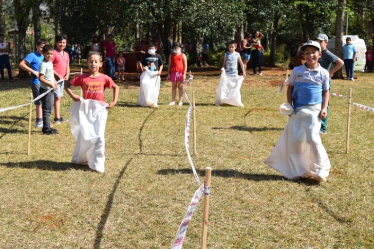 “Gurises Felices” y otra maratónica gira para alegrar a los niños en la provincia