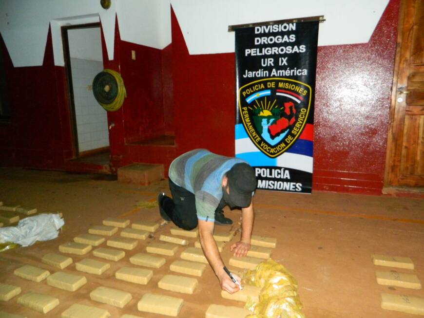 Hallaron en Jardín América una carga de marihuana de más de 500 kilos acopiada en un predio 1 2 - marihuana 2 - 1