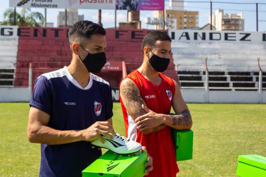 Meza y Mazal entregaron botines a jugadores de Guaraní Antonio Franco 5 10 - meza y mazal3 - 9