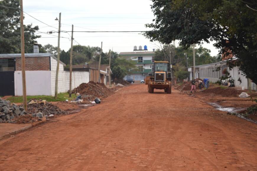 Ejecutan obras de pavimento sobre empedrado en las chacras 69 y 70 de Posadas