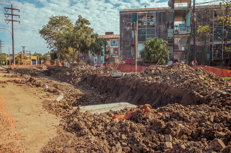 Posadas: desarrollan trabajos de entubamiento y saneamiento del arroyo Antonica
