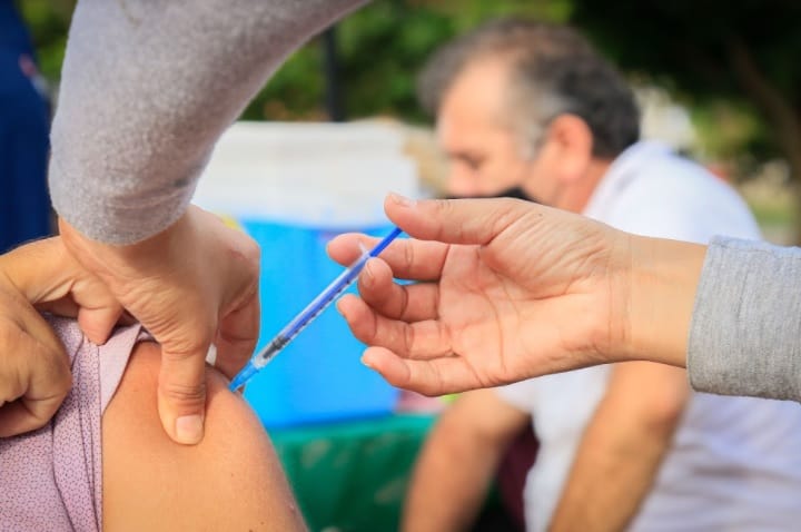 Combinación de vacunas: este martes continuará la inoculación a mayores de 55 años en Posadas