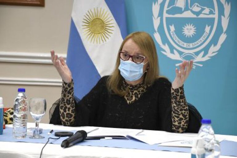 Tras el golpe electoral, Alicia Kirchner le pidió la renuncia a todo su gabinete