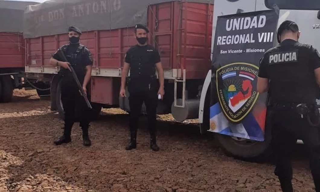 Retuvieron dos camiones con carga ilegal de maíz en San Vicente