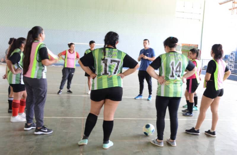 Brindaron una clínica de futsal a jóvenes de Colonia Victoria 5 10 - Clinica Futsal Victoria 2 - 9