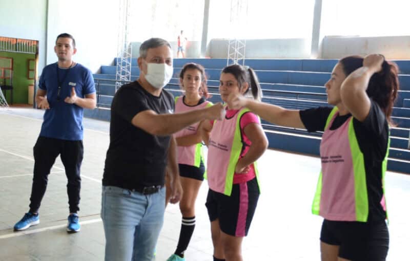 Brindaron una clínica de futsal a jóvenes de Colonia Victoria 3 6 - Clinica Futsal Victoria 3 - 5