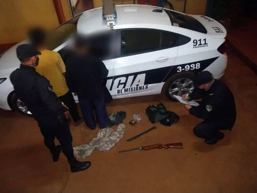 Arrestaron a dos hombres por tenencia ilegal de arma de fuego e incautaron un rifle en Oberá