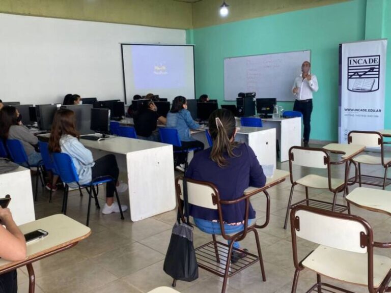 Posadas: estudiantes del Incade participaron de una charla sobre experiencia laboral