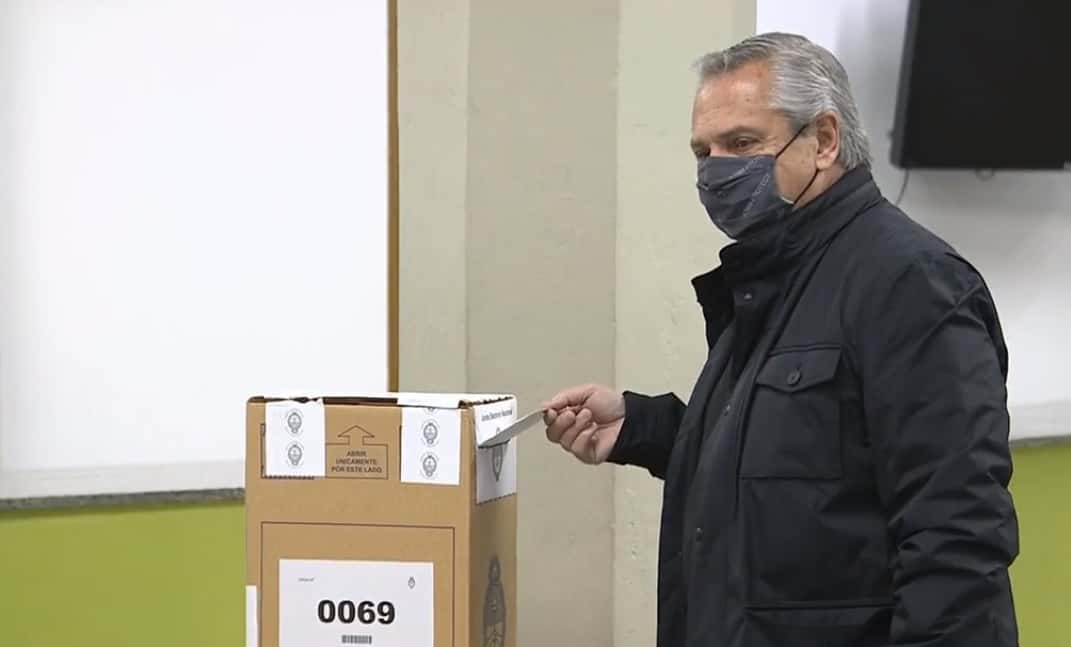 #PASO2021: "La Argentina sigue mañana", dijo el Presidente tras emitir su voto