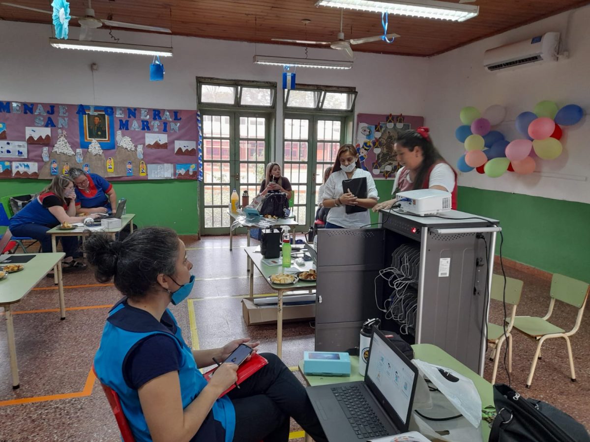 Arrancó el proyecto de alfabetización inicial, competencias digitales y aula digital móvil de la Dirección de TIC 1 2 - capacitacion 4 - 1