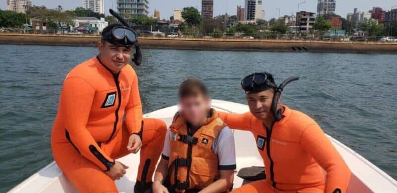 Costanera de Posadas: rescataron a un joven que cayó accidentalmente al río Paraná