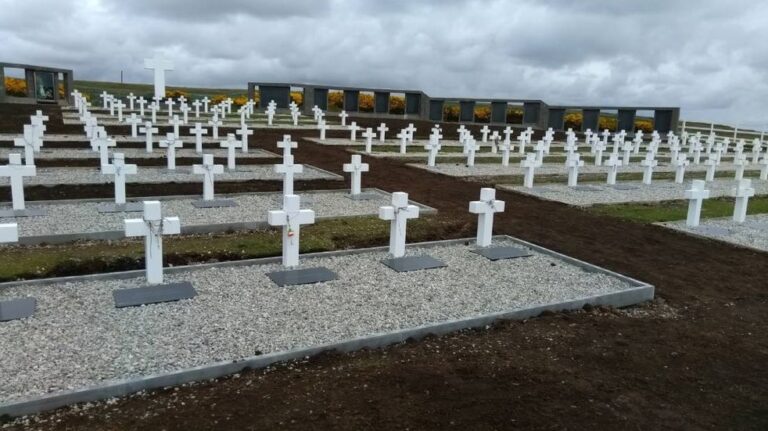 Islas Malvinas: identificaron los restos de cuatro soldados argentinos inhumados