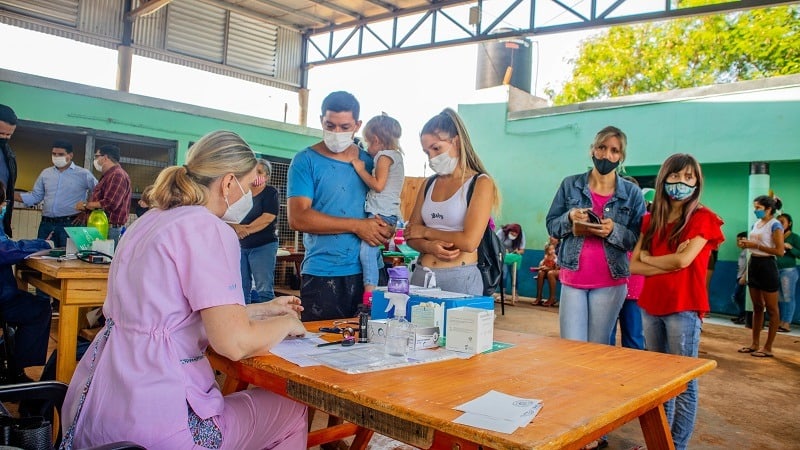 Operativo integral en Posadas: inocularon contra el Covid-19 a más de 100 personas en la chacra 145 1 2 - operativo integral ch 145 2 - 1