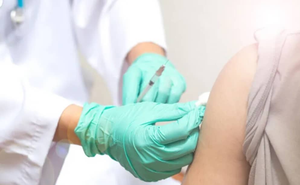 Según un estudio científico, los vacunados contagian menos el covid-19 que los no inoculados