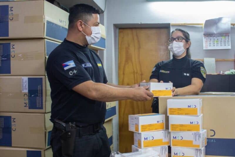 La Policía recibió 300 mil barbijos que serán distribuidos a efectivos de toda la provincia