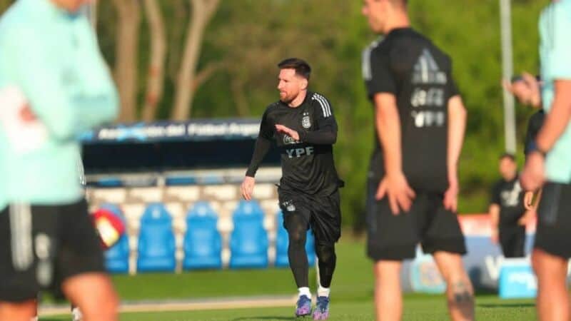 Argentina retoma hoy los entrenamientos pensando en el choque con Perú por las Eliminatorias rumbo a Qatar 2022