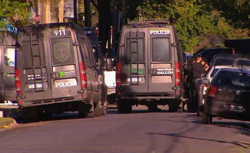 Buenos Aires: tomó de rehén a un amigo, se atrincheró 10 horas y lo asesinaron al irrumpir la policía