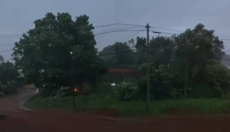 El temporal en Posadas provocó voladura de techos, árboles caídos y cortes de luz