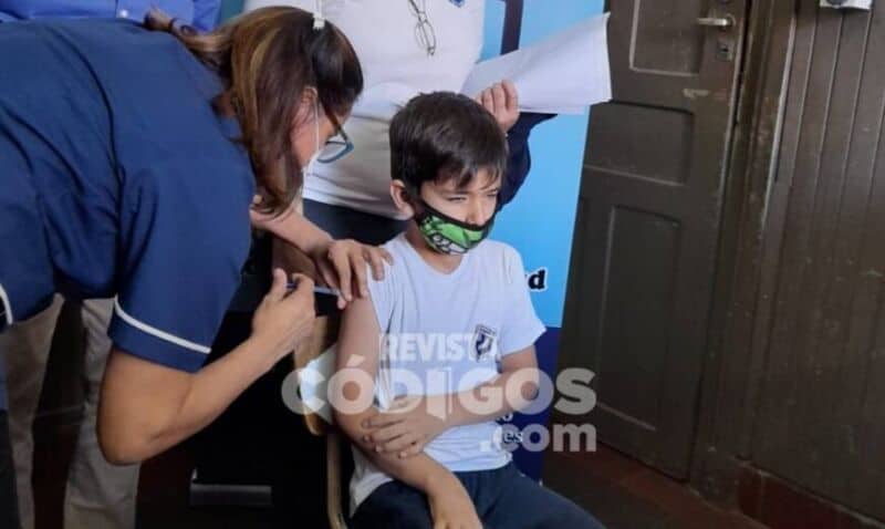 Comenzó la vacunación contra el Covid-19 en niños de escuelas misioneras