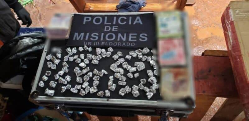 Eldorado: secuestraron más de 100 envoltorios de cocaína ocultos en el cielorraso de una casa