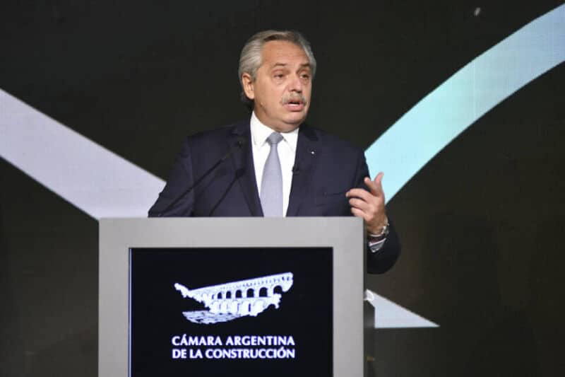 Fernández: "De acá a fin de año tendremos en ejecución más de 100.000 viviendas"