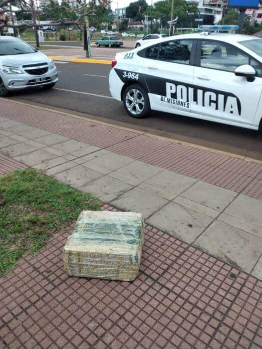 Policías hallaron flotando en el río Paraná paquetes que contendrían marihuana