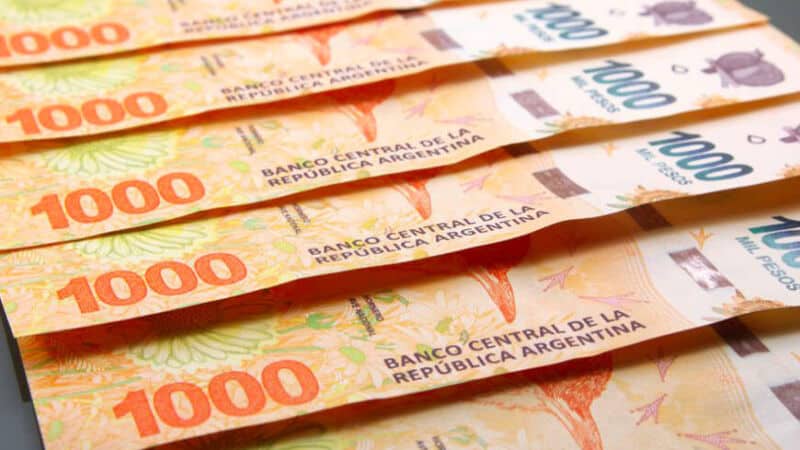 Centennials y millennials, las generaciones castigadas por los sueldos bajos y la inflación