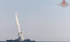 Rusia prueba el primer lanzamiento de un misil hipersónico desde un submarino