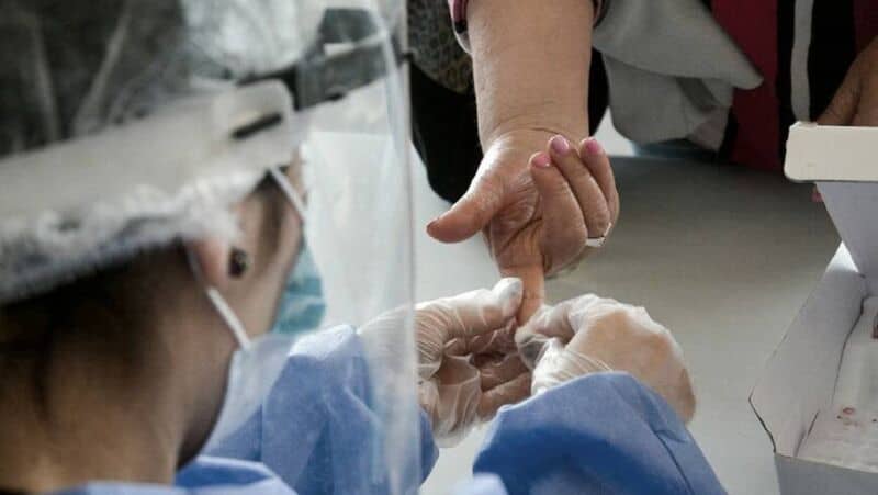La Anmat aprobó un test rápido que detecta anticuerpos en la fase temprana del Covid-19