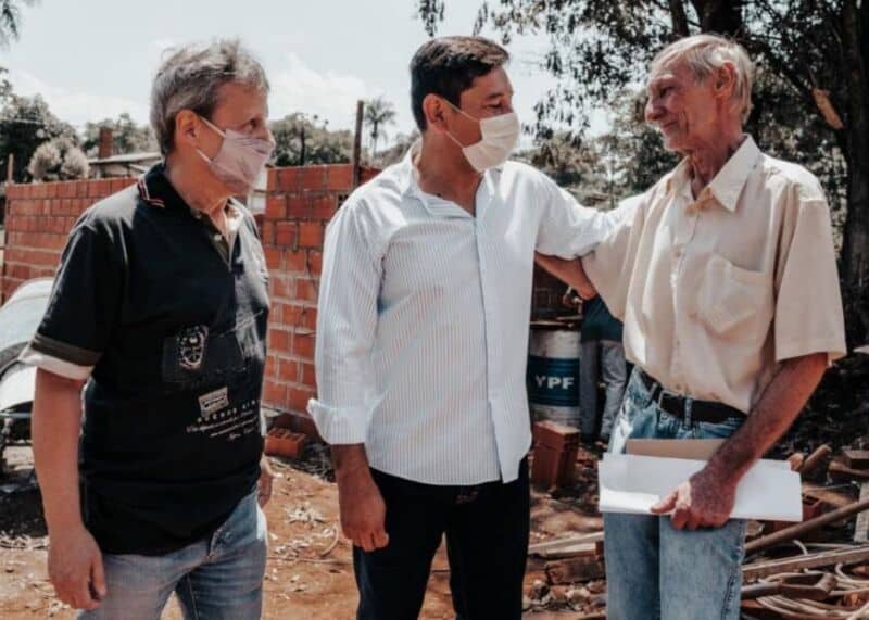 Entregaron asistencia financiera a para restaurar una gomería en Alem
