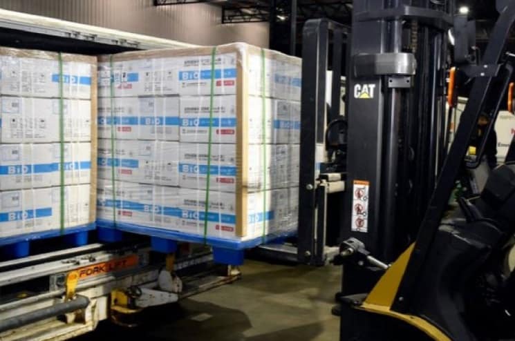 Llegaron a la Argentina más de 800 mil dosis de vacunas Sinopharm
