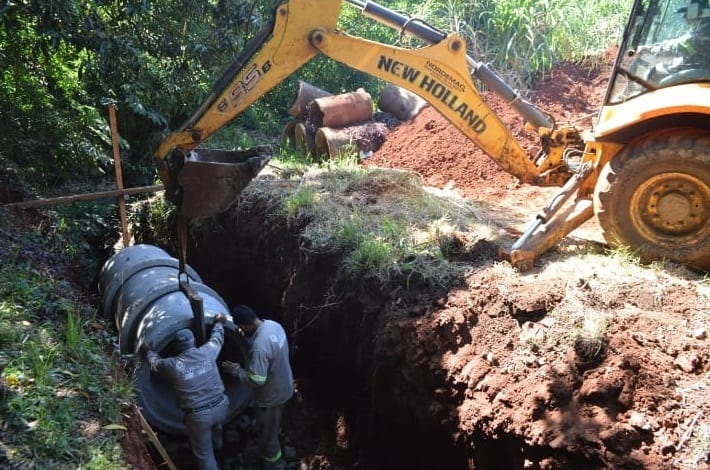 Ejecutan obras para mejorar el desagüe pluvial en la chacra 120 de Posadas