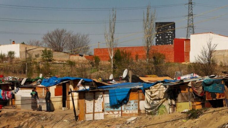 La pobreza en Argentina alcanzó el 41,7% en el segundo semestre de 2023, según el Indec