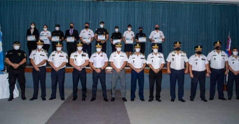 Posadas: policías y penitenciarios fueron reconocidos por sus mejores promedios